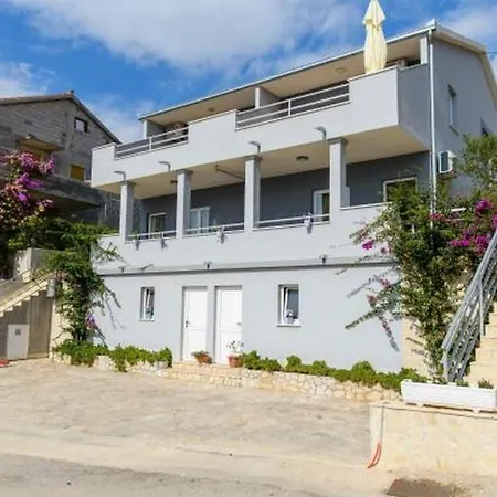 In Okrug Gornji With Sea View, Air Conditioning, Wifi, Washing Machine 5049-1 Appartement *