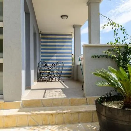 In Okrug Gornji With Sea View, Air Conditioning, Wifi, Washing Machine 5049-1 Traù