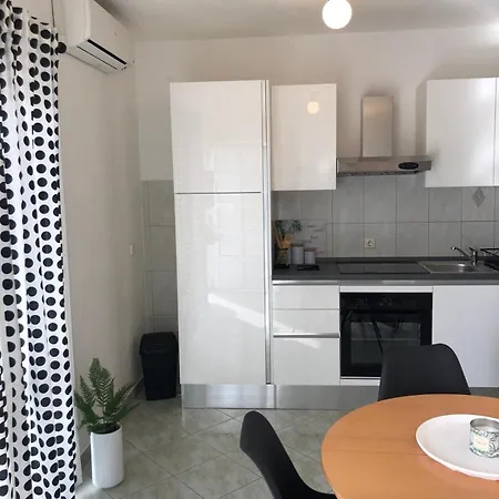 In Okrug Gornji With Sea View, Air Conditioning, Wifi, Washing Machine 5049-1 Appartamento *