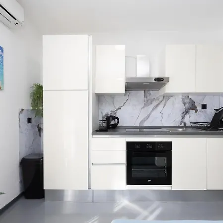 In Okrug Gornji With Sea View, Air Conditioning, Wifi, Washing Machine 5049-1 公寓 特罗吉尔