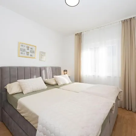 In Okrug Gornji With Sea View, Air Conditioning, Wifi, Washing Machine 5049-1 Appartement