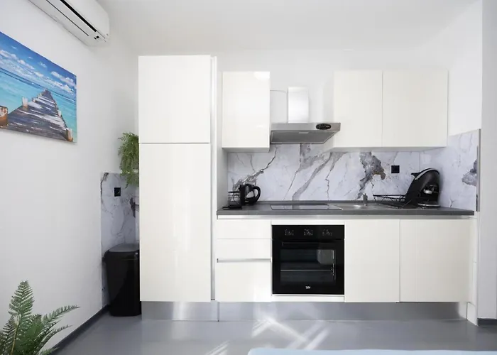 In Okrug Gornji With Sea View, Air Conditioning, Wifi, Washing Machine 5049-1 公寓 特罗吉尔