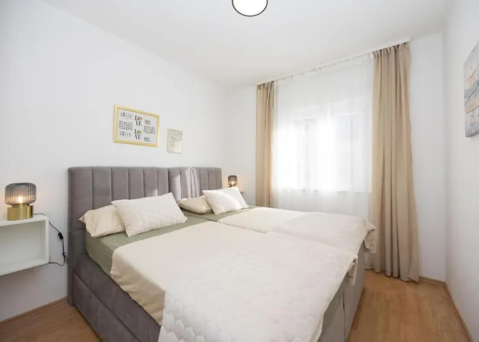In Okrug Gornji With Sea View, Air Conditioning, Wifi, Washing Machine 5049-1 公寓