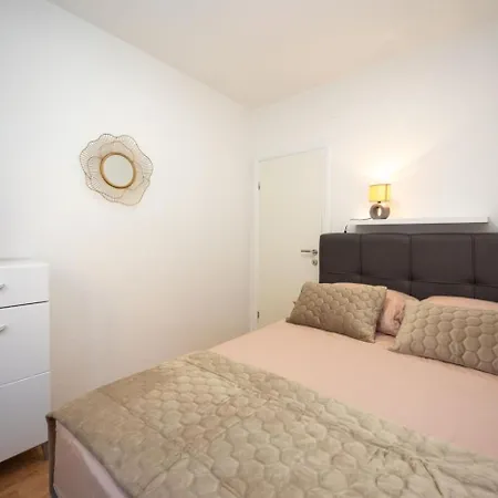 In Okrug Gornji With Sea View, Air Conditioning, Wifi, Washing Machine 5049-1