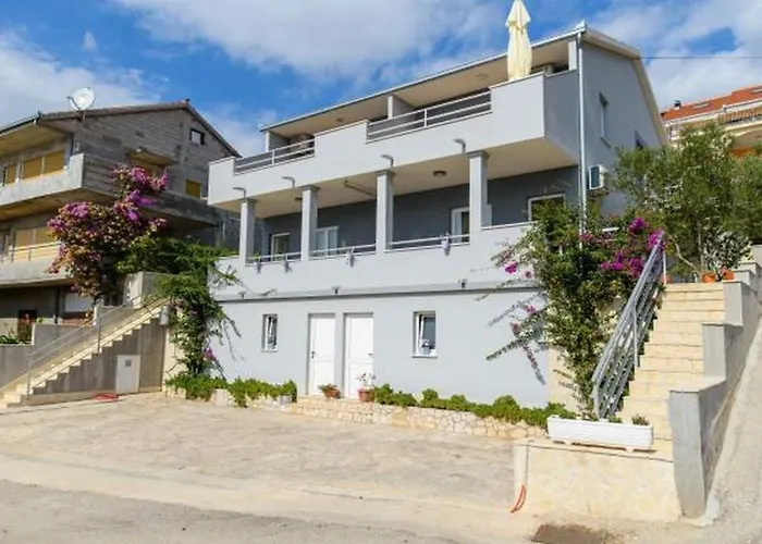In Okrug Gornji With Sea View, Air Conditioning, Wifi, Washing Machine 5049-1 Appartement *