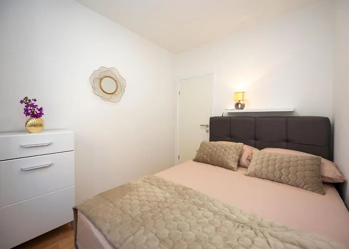 In Okrug Gornji With Sea View, Air Conditioning, Wifi, Washing Machine 5049-1