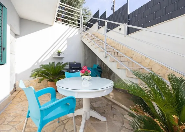 In Okrug Gornji With Sea View, Air Conditioning, Wifi, Washing Machine 5049-1