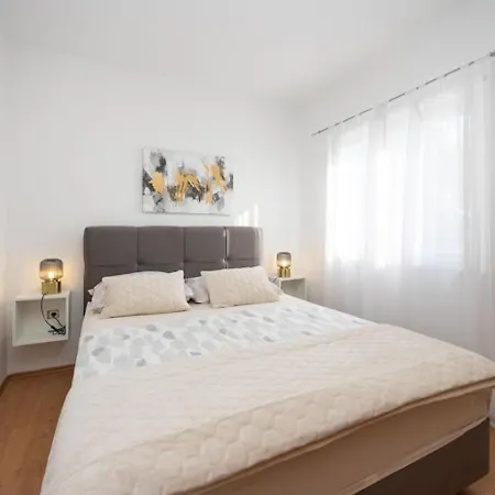 In Okrug Gornji With Sea View, Air Conditioning, Wifi, Washing Machine 5049-1 Apartman *